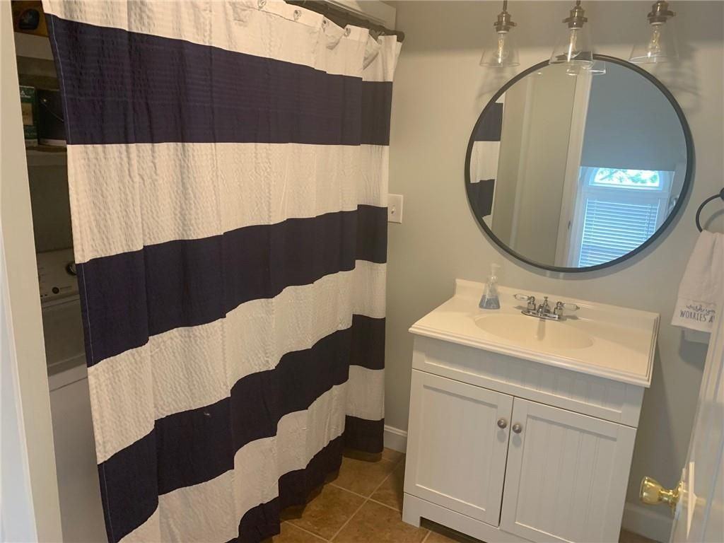 33 Van Zandt Ave ##1 - Photo 4 of 20