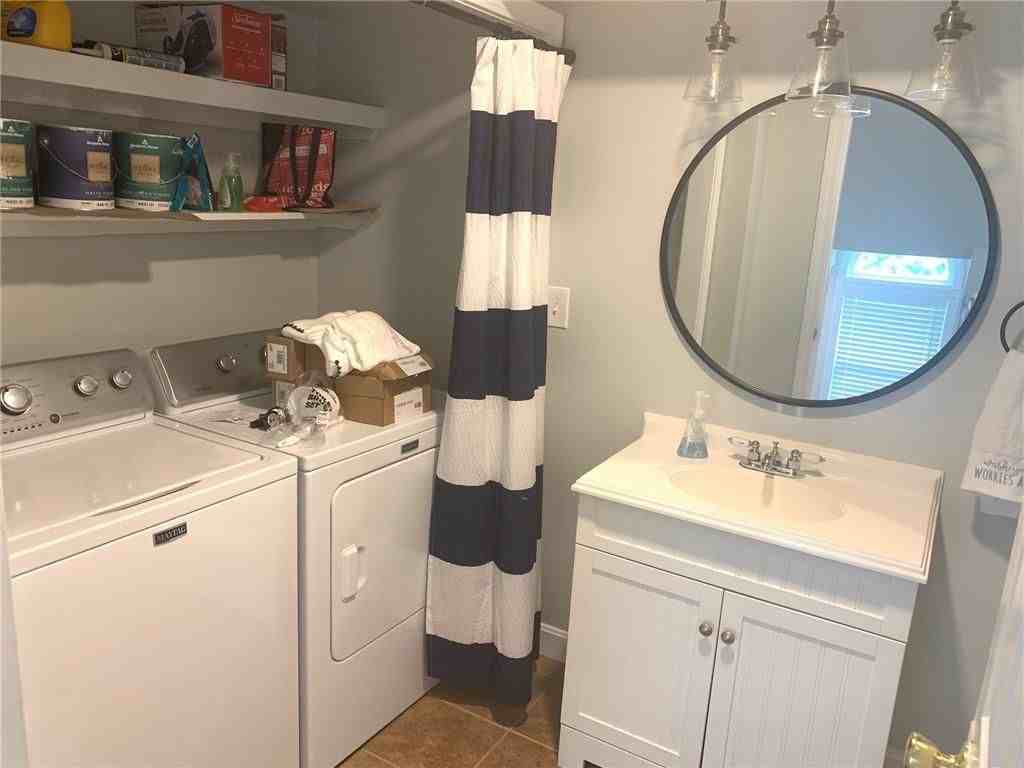 33 Van Zandt Ave ##1 - Photo 5 of 20
