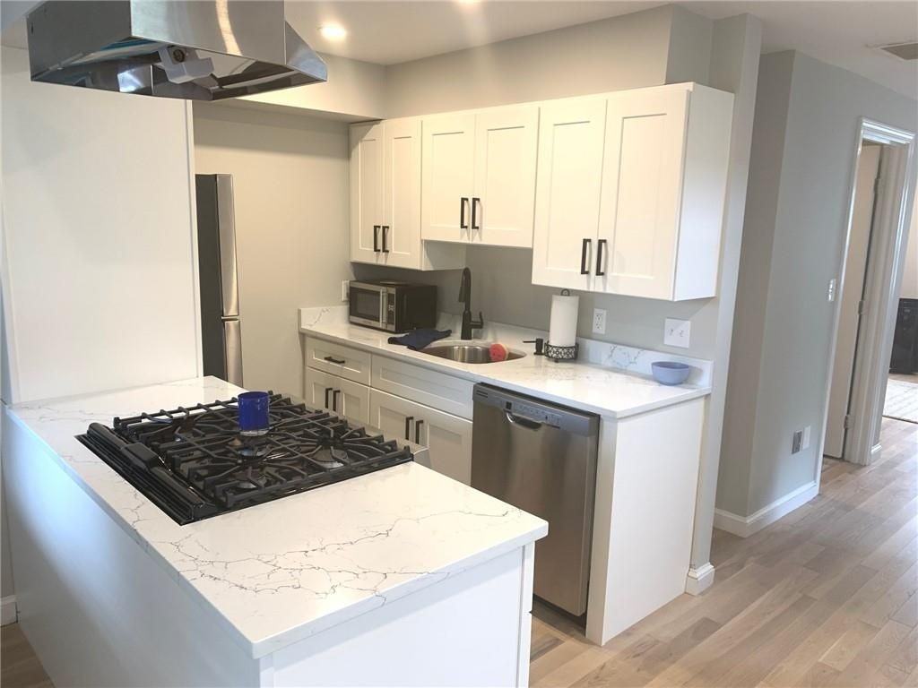 33 Van Zandt Ave ##1 - Photo 6 of 20