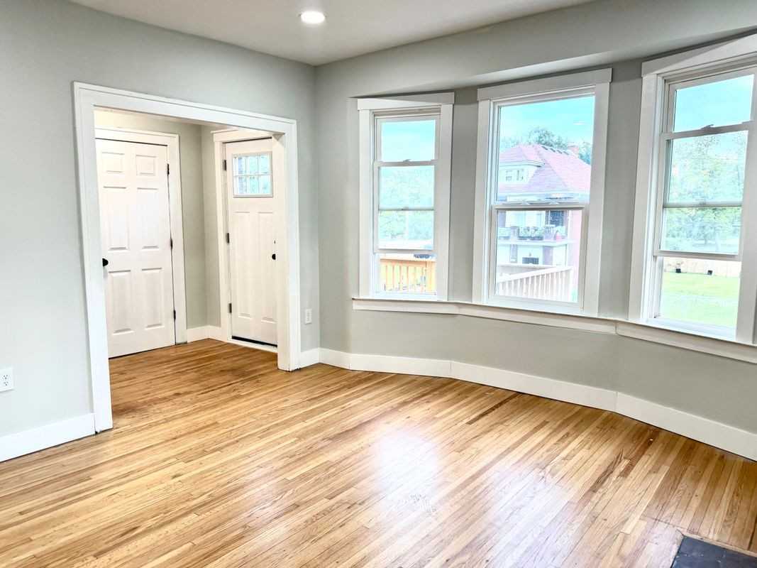 2924 Columbus St - Photo 6 of 28