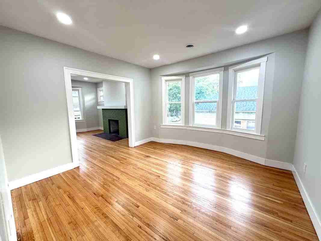 2924 Columbus St - Photo 7 of 28