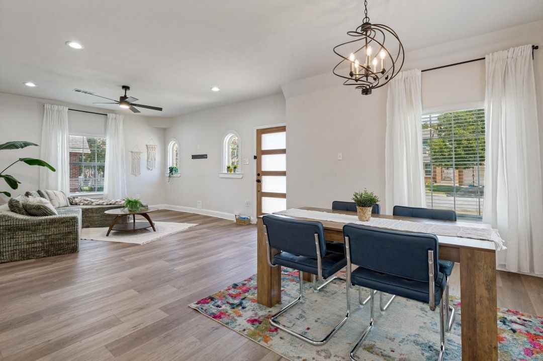 2744 Catherine St - Photo 5 of 24