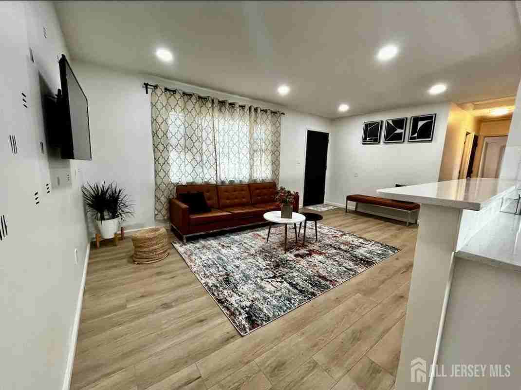 85 Woodrow Ave - Photo 2 of 10