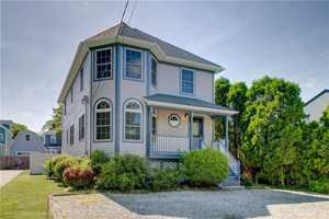 featured image of 17 Clinton St