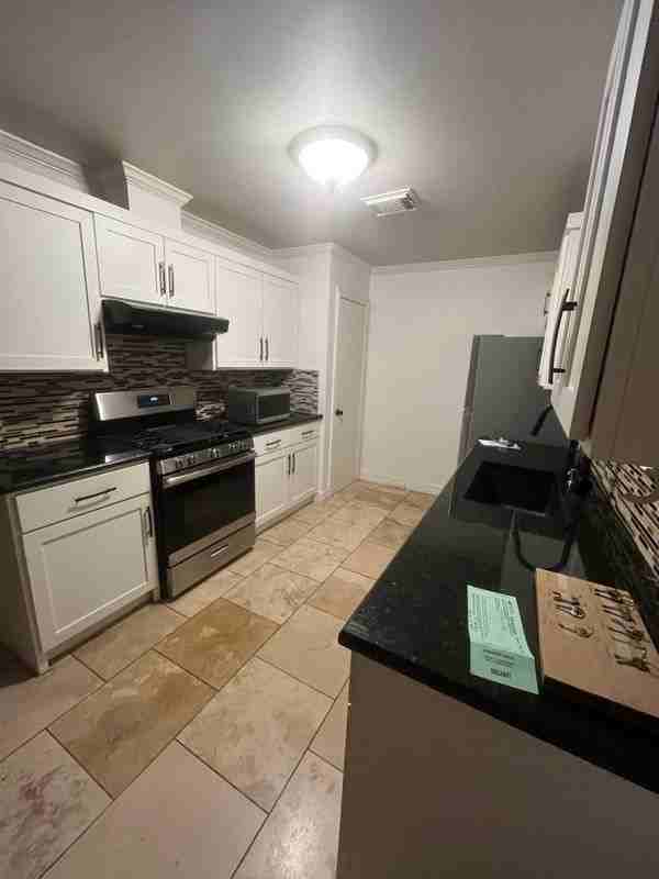 10405 Georgian Dr - Photo 4 of 15