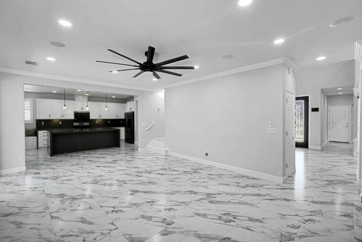 321 Myrtle Ln - Photo 6 of 49