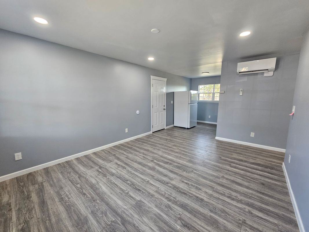 2922 N Hill St - Photo 3 of 11