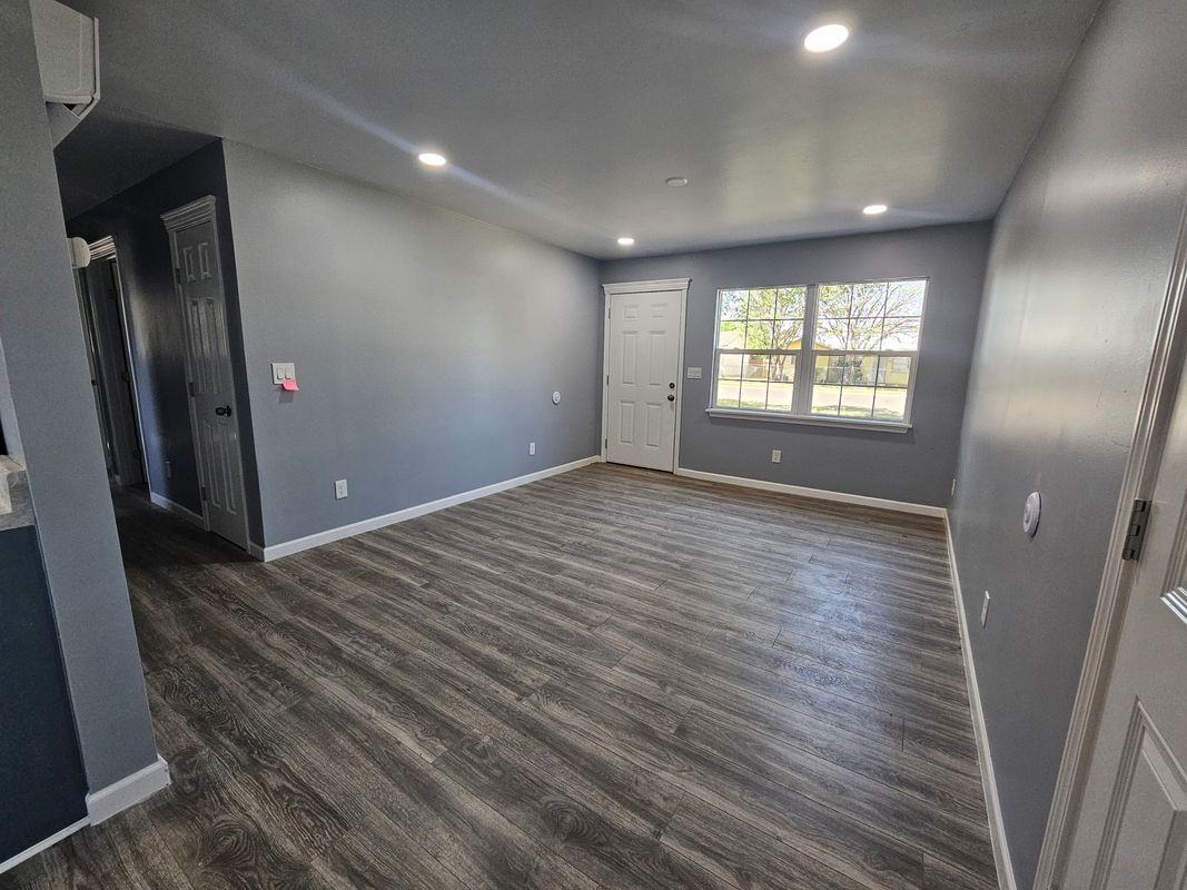 2922 N Hill St - Photo 6 of 11