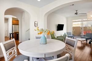 featured image of 520 Calle Vibrante