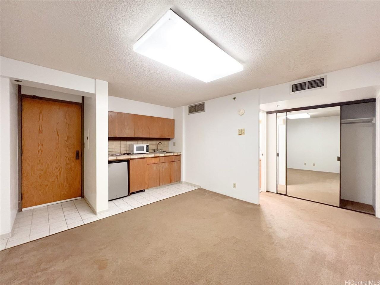 1088 Bishop St #1012 - Photo 4 of 17