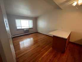 1112 Knapp - Photo 1 of 1