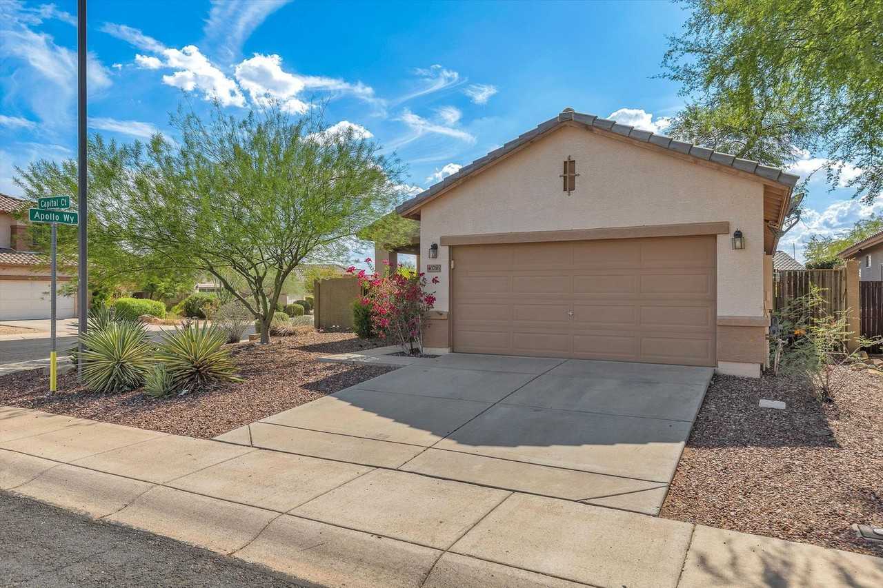 40716 N Capital Ct - Photo 3 of 27