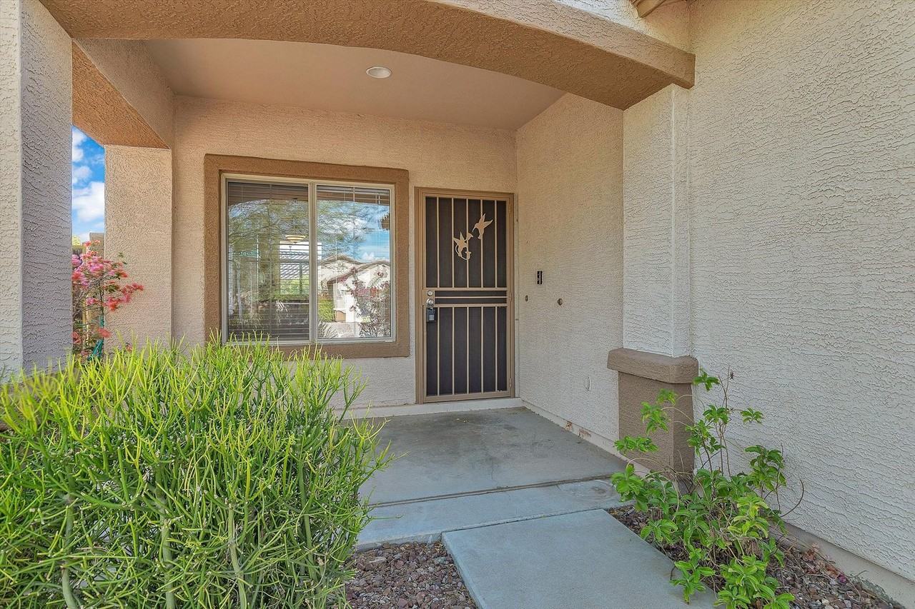 40716 N Capital Ct - Photo 4 of 27