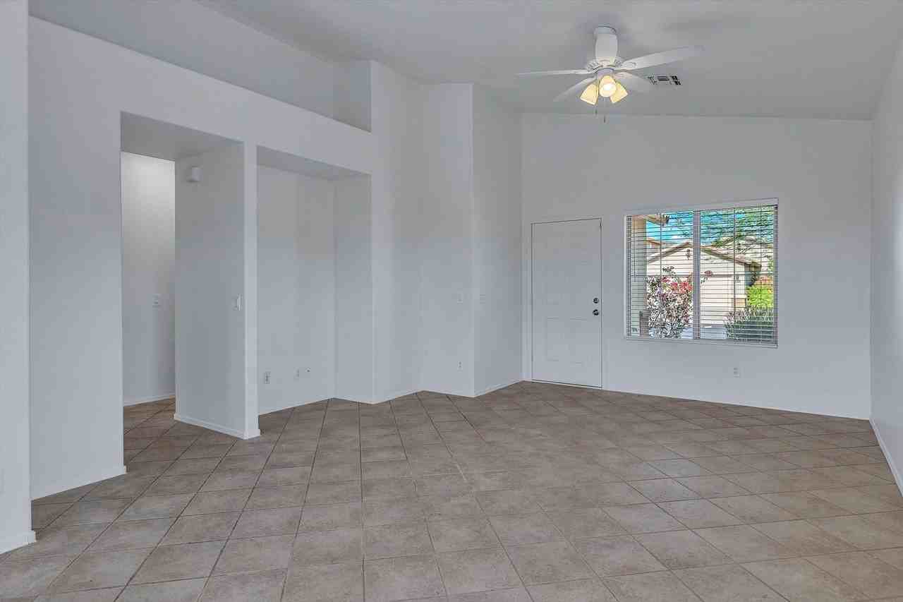40716 N Capital Ct - Photo 6 of 27
