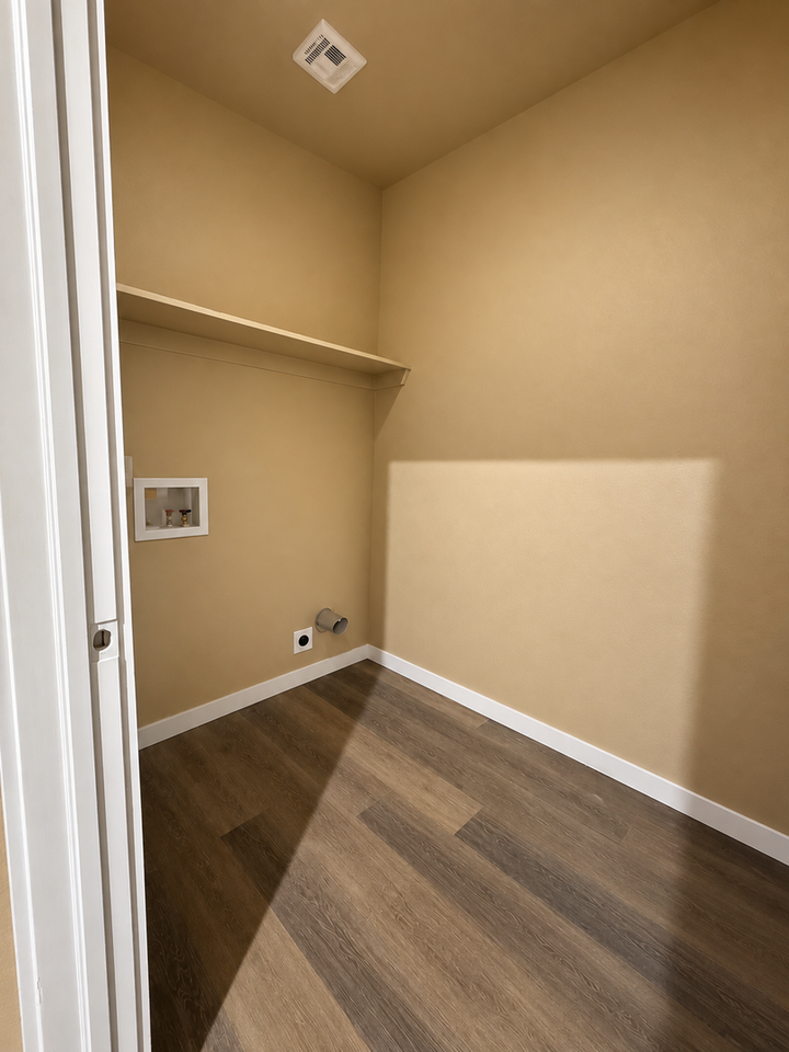 2104 Charles Whitlow Ave - Photo 3 of 9