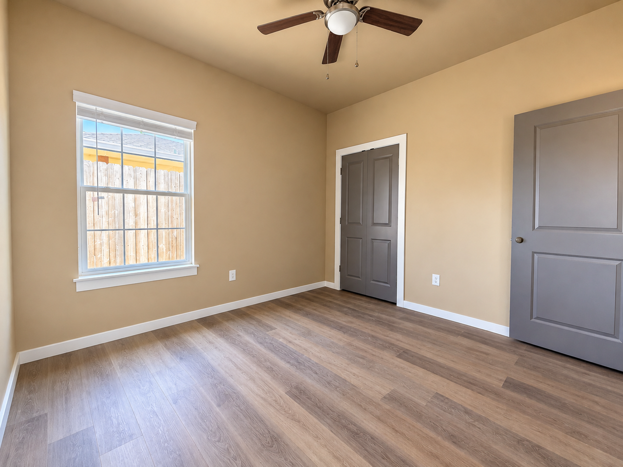 2104 Charles Whitlow Ave - Photo 4 of 9