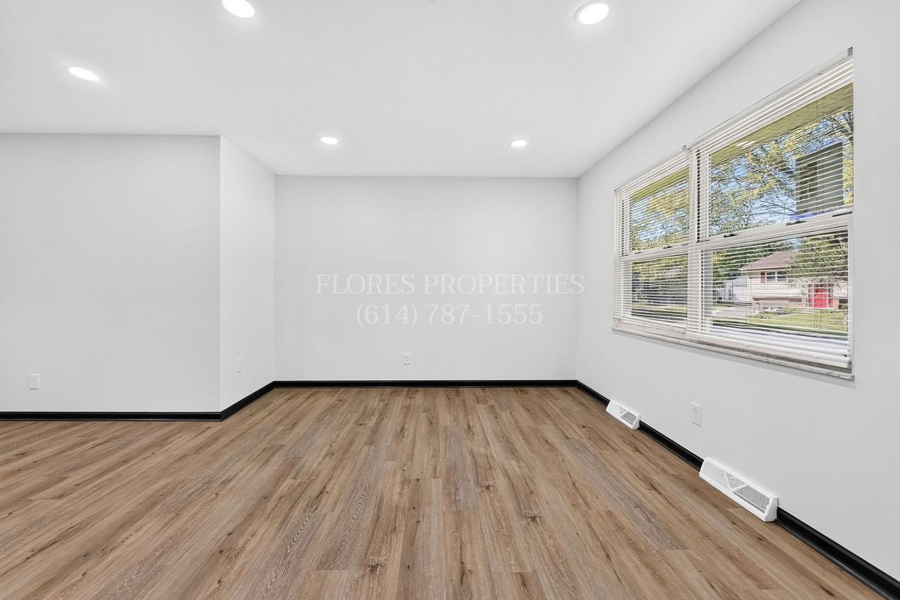 6406 Faircrest Rd - Photo 4 of 50