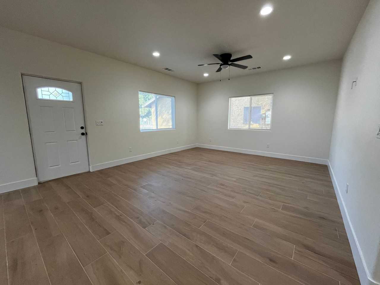 440 N Westwood Ave - Photo 2 of 11