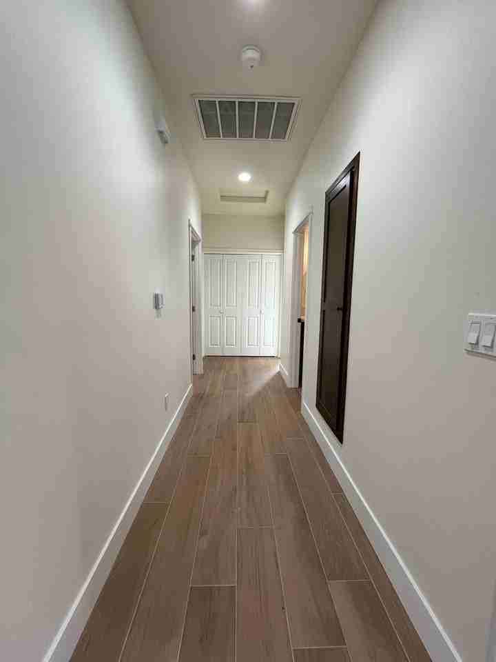 440 N Westwood Ave - Photo 4 of 11