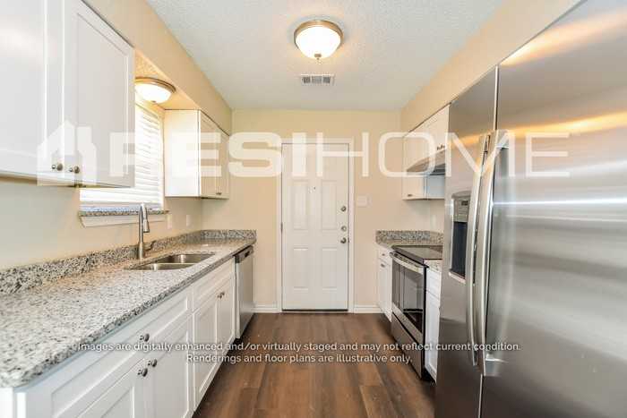 213 West Ct - Photo 3 of 23