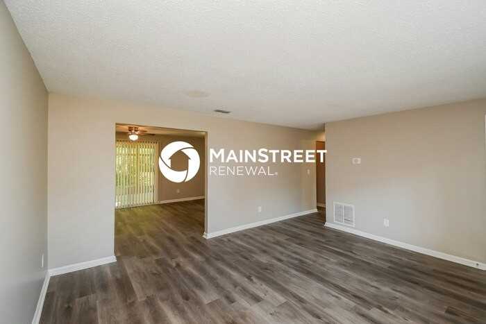 1448 Raven Dr S - Photo 3 of 16