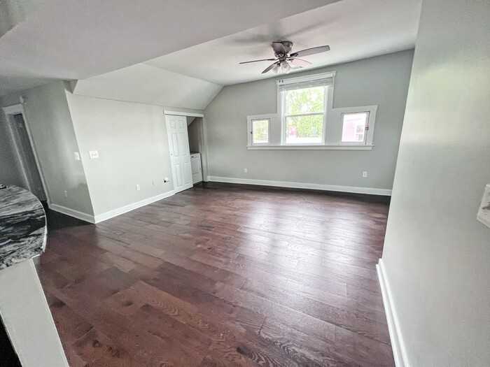 1025 Scott St #3 - Photo 3 of 7
