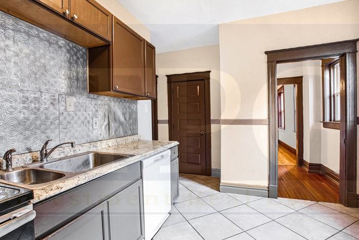 2706 Park Ave - Photo 2 of 17