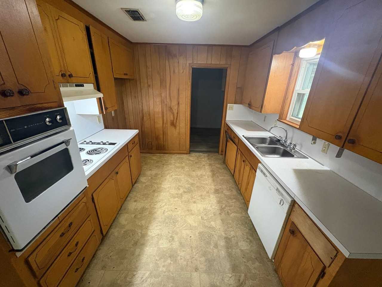 9027 Sara Ln - Photo 4 of 11
