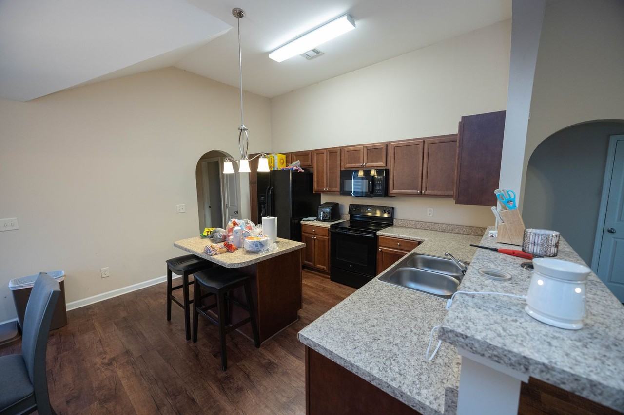 439 Buena Vista Way - Photo 7 of 19