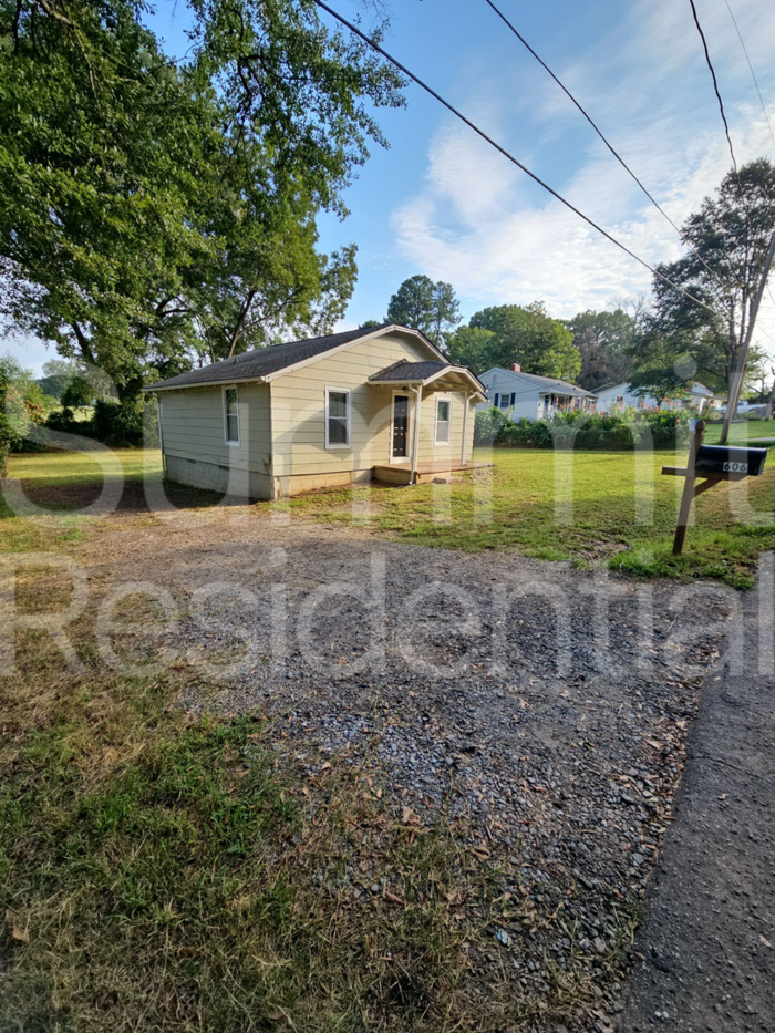 606 Betty St - Photo 2 of 27