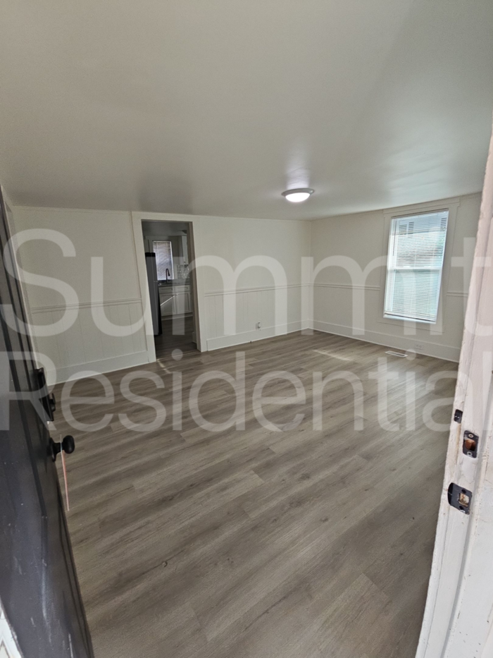 606 Betty St - Photo 4 of 27