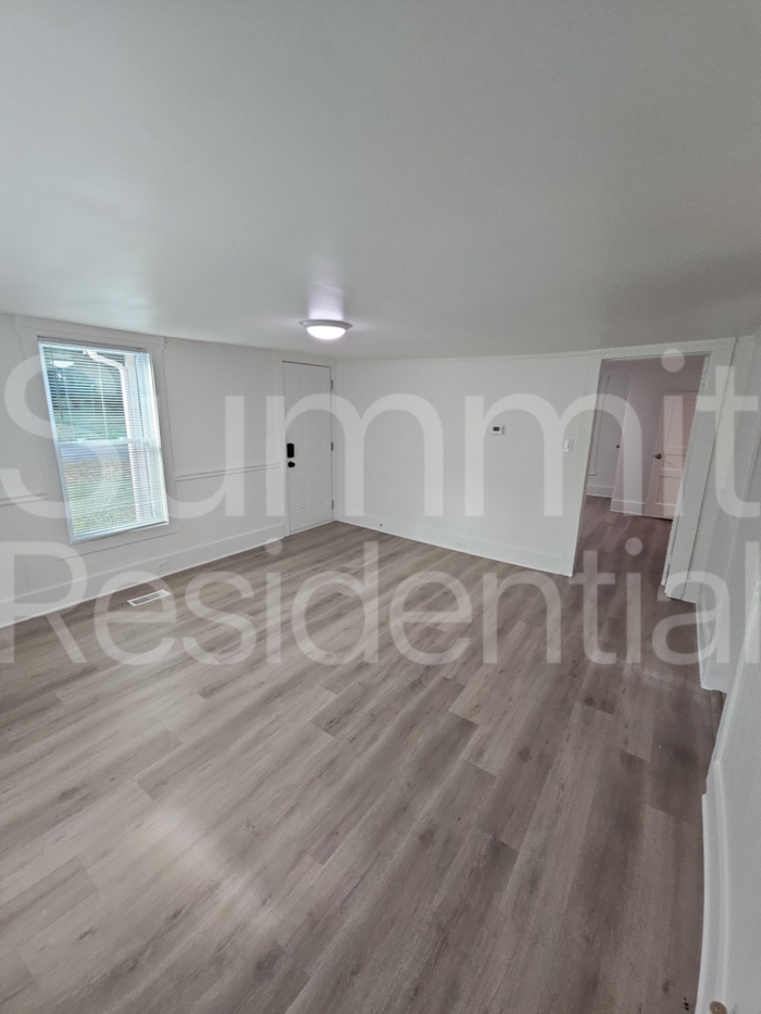 606 Betty St - Photo 5 of 27