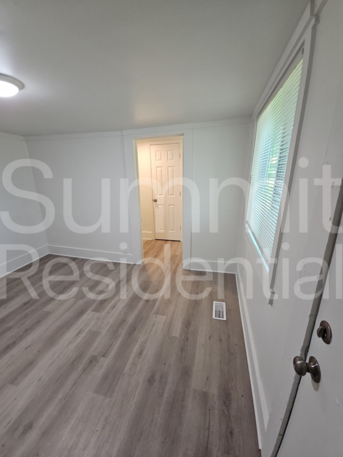 606 Betty St - Photo 7 of 27