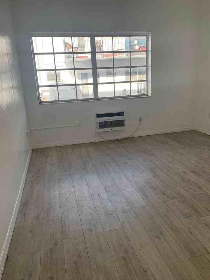 1114 Euclid Ave - Photo 3 of 8