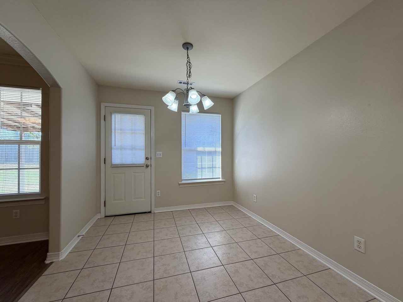 350 Beasley Dr - Photo 6 of 19