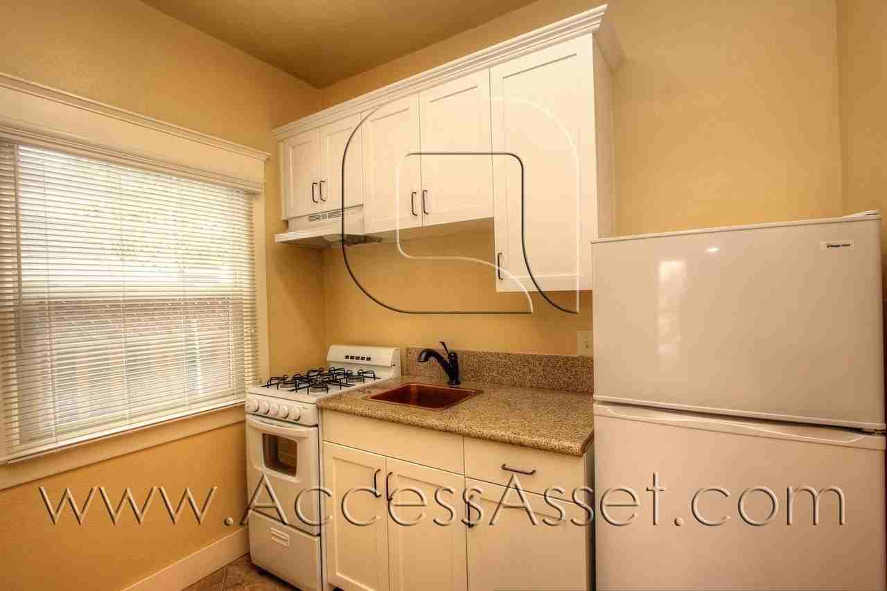 226 E Peck St #2 - Photo 5 of 8