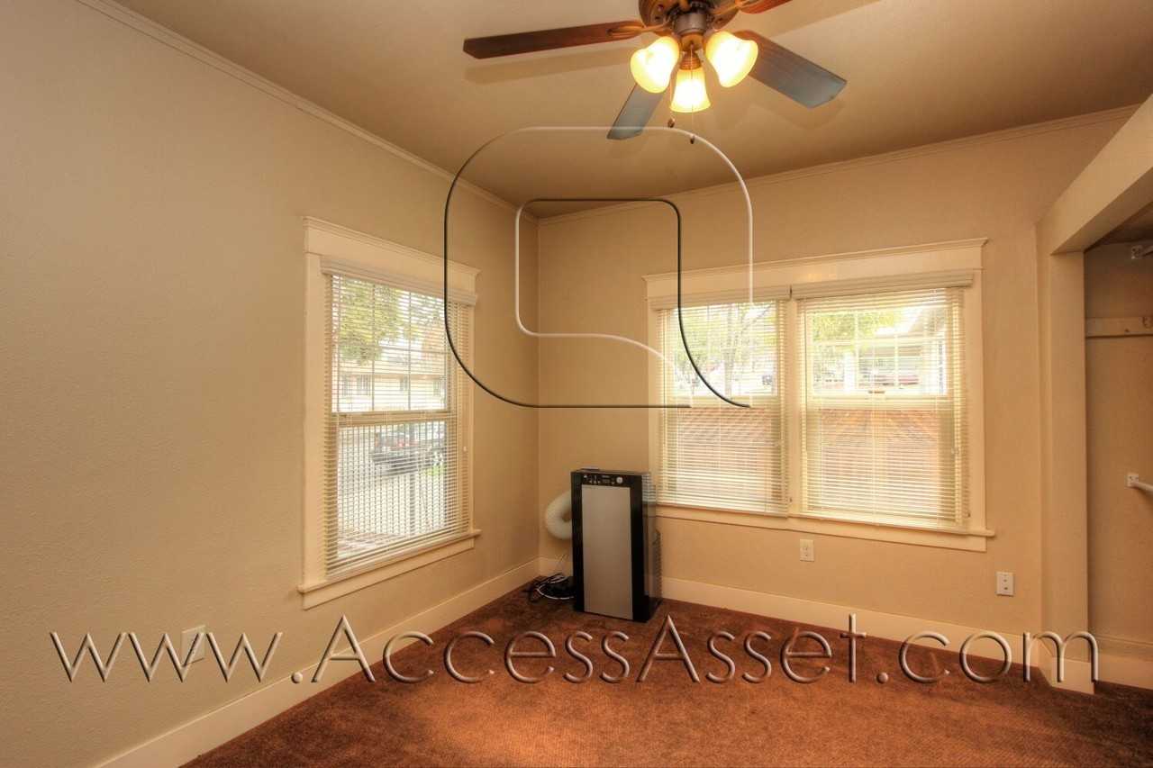 226 E Peck St #2 - Photo 6 of 8