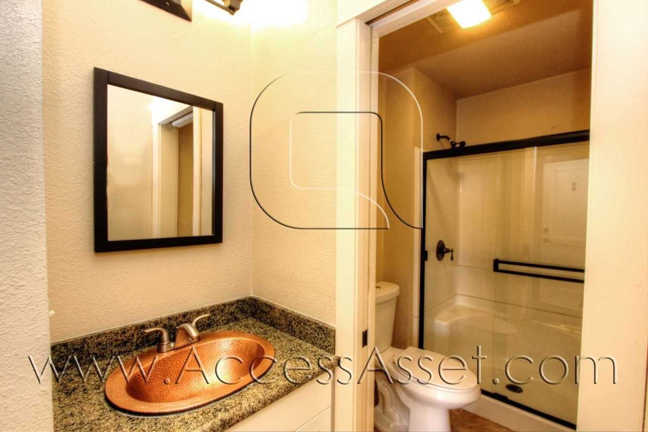 226 E Peck St #2 - Photo 7 of 8