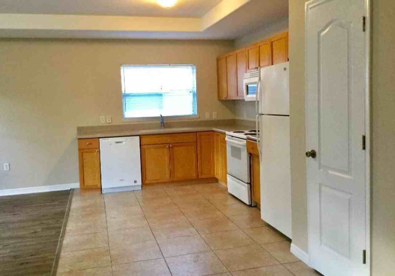 5556 Andrea St - Photo 5 of 27