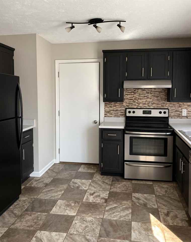 803 Keystone Dr - Photo 2 of 6