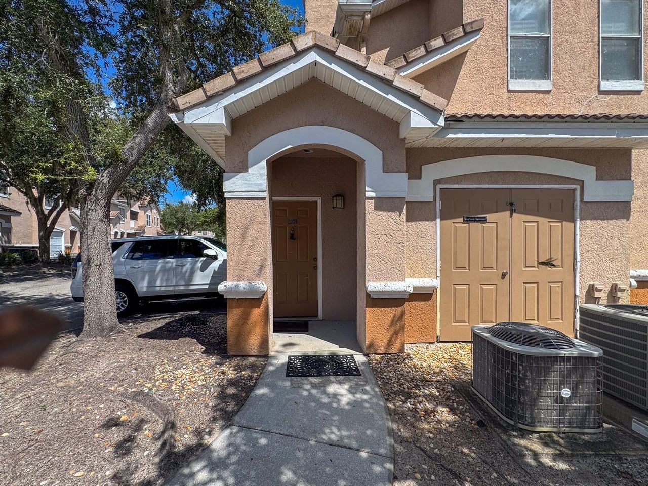 10561 Villa View Cir - Photo 2 of 24