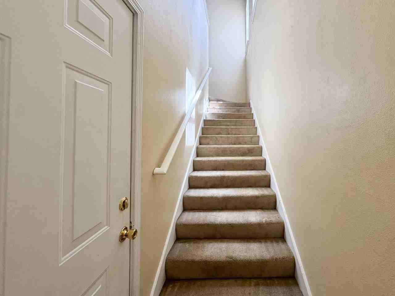 10561 Villa View Cir - Photo 4 of 24