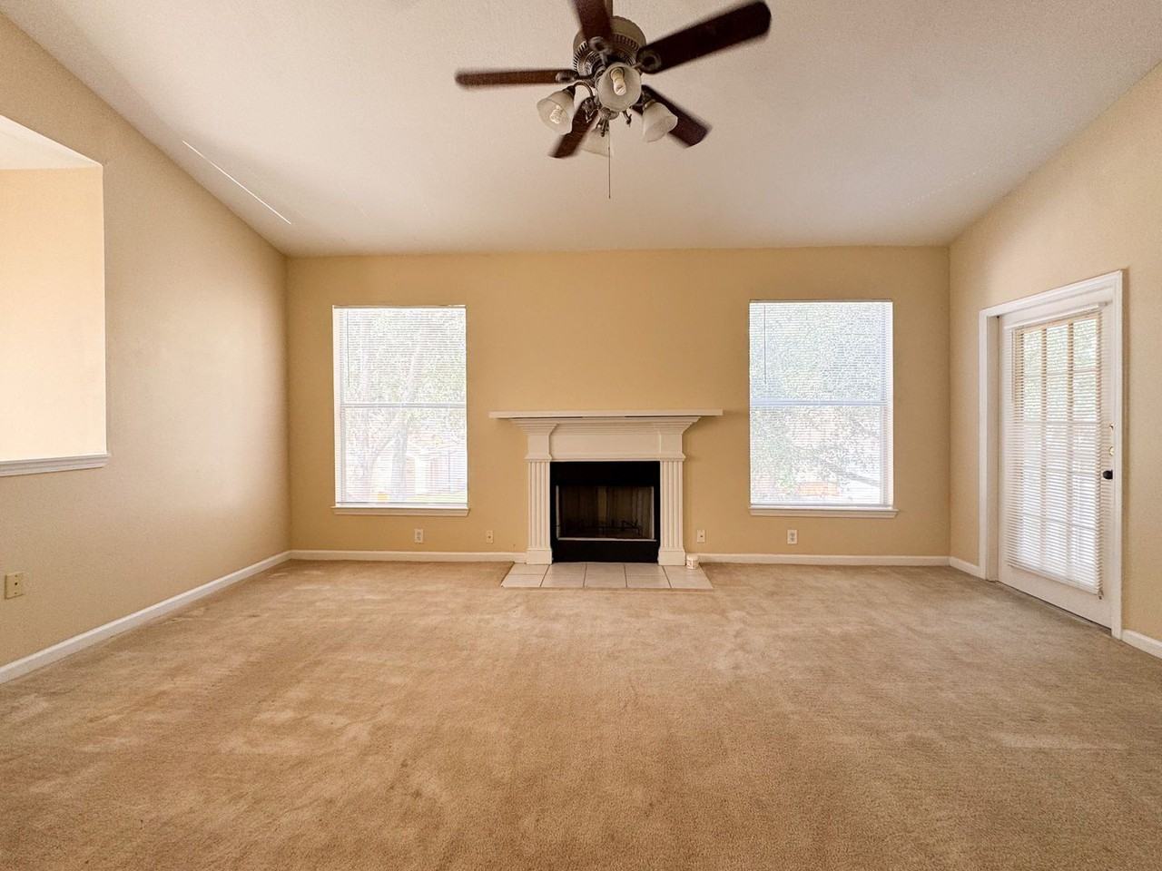 10561 Villa View Cir - Photo 6 of 24