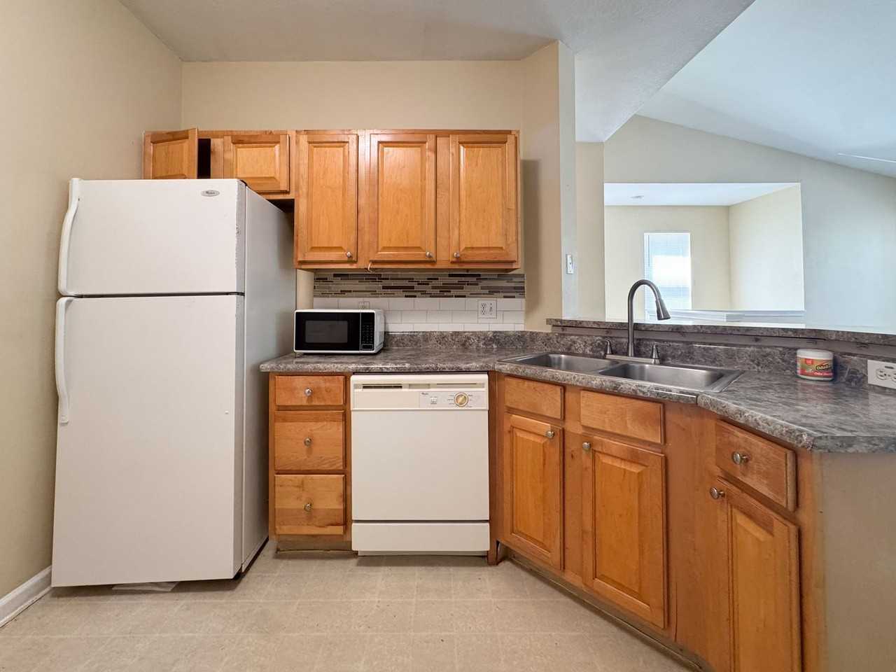 10561 Villa View Cir - Photo 7 of 24