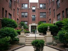 featured image of 915 W George St