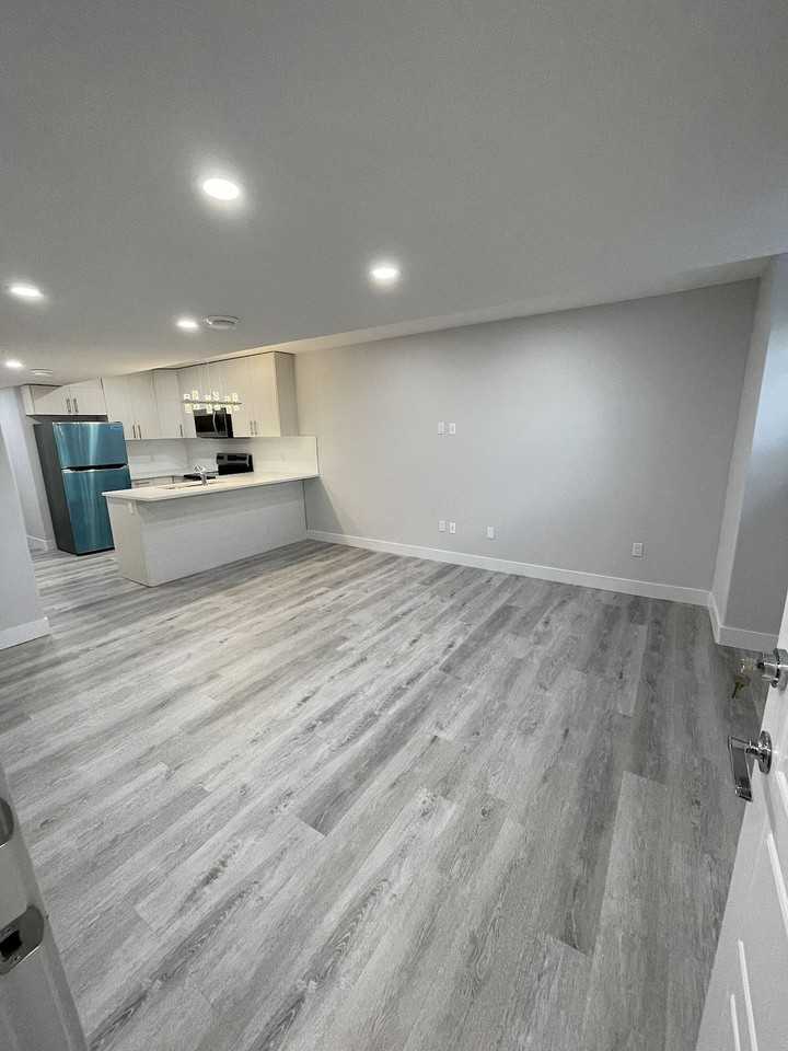 12936 70 St Nw - Photo 2 of 14