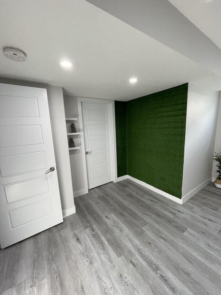 12936 70 St Nw - Photo 3 of 14