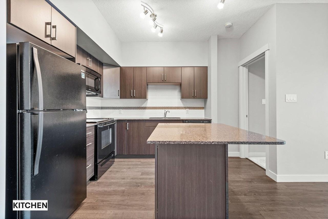 8128 102 St Nw - Photo 3 of 12