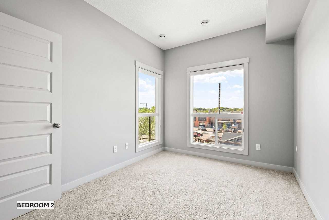 8128 102 St Nw - Photo 6 of 12