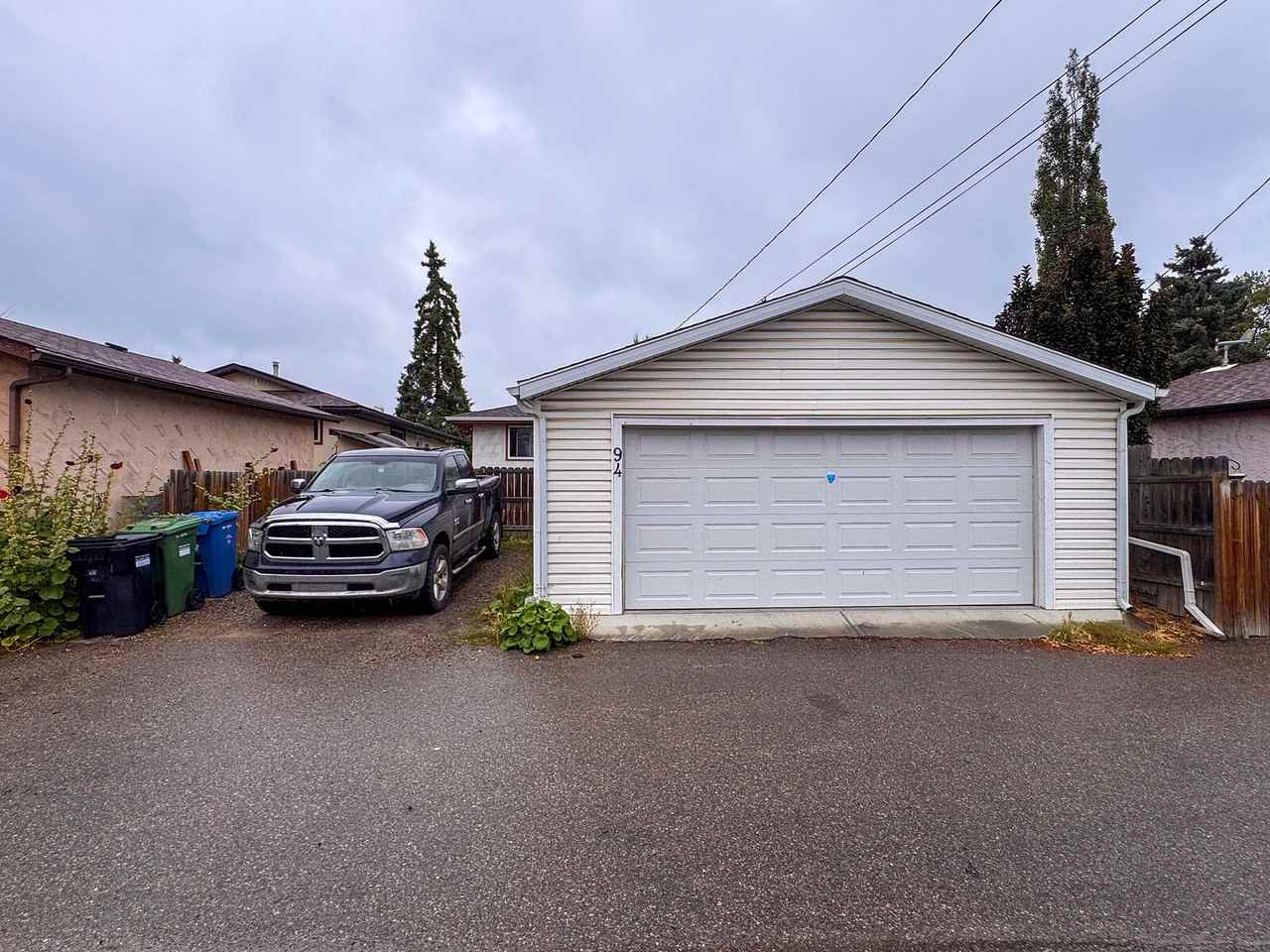 94 Dovercliffe Close Se - Photo 2 of 15